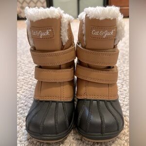 SOLD ON ANOTHER SITE! Cat & Jack size 9 toddler snow & winter boots